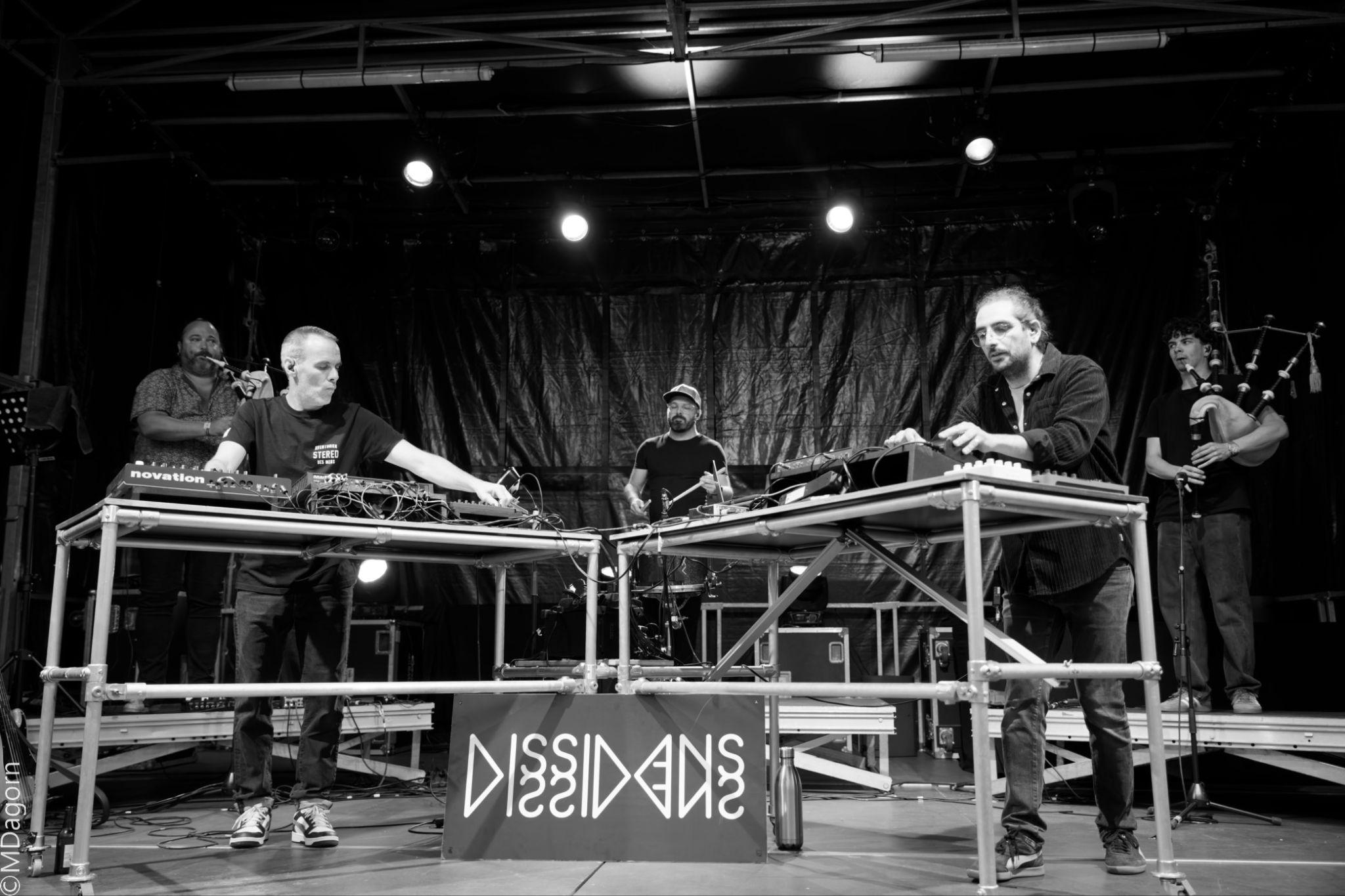 Performance live en noir et blanc